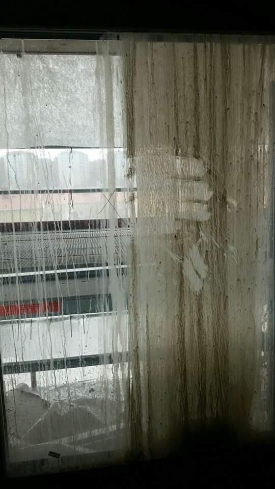 Betongspill på fönsterglas